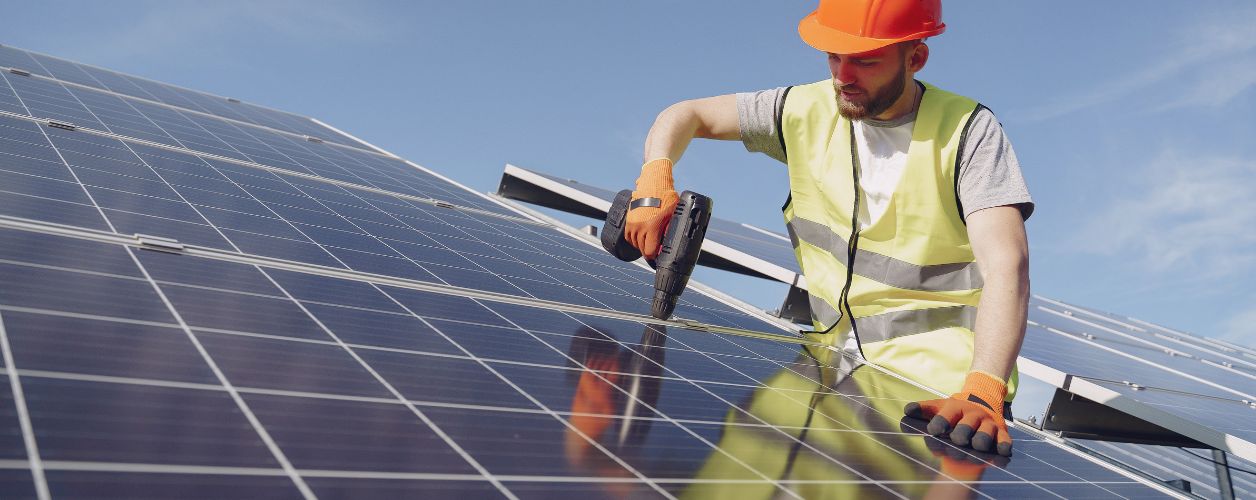 How Many Solar Panels do I Need for a 3 Bedroom House in the UK?