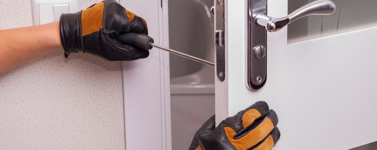 Lock Replacement Cost: Repair & Exchange Locks