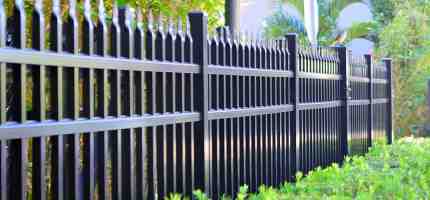 10 Stylish Garden Fence Ideas To Transform Your Outdoor Space